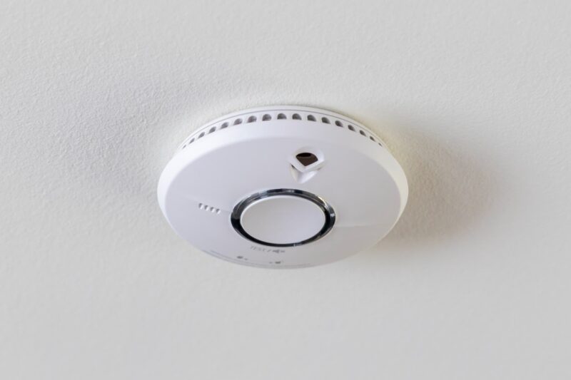 carbon monoxide detector mounted to the ceiling
